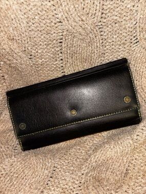 Matt & Nat Black Vegan Leather Zip Around Continental Wallet Lime Green Stitch
